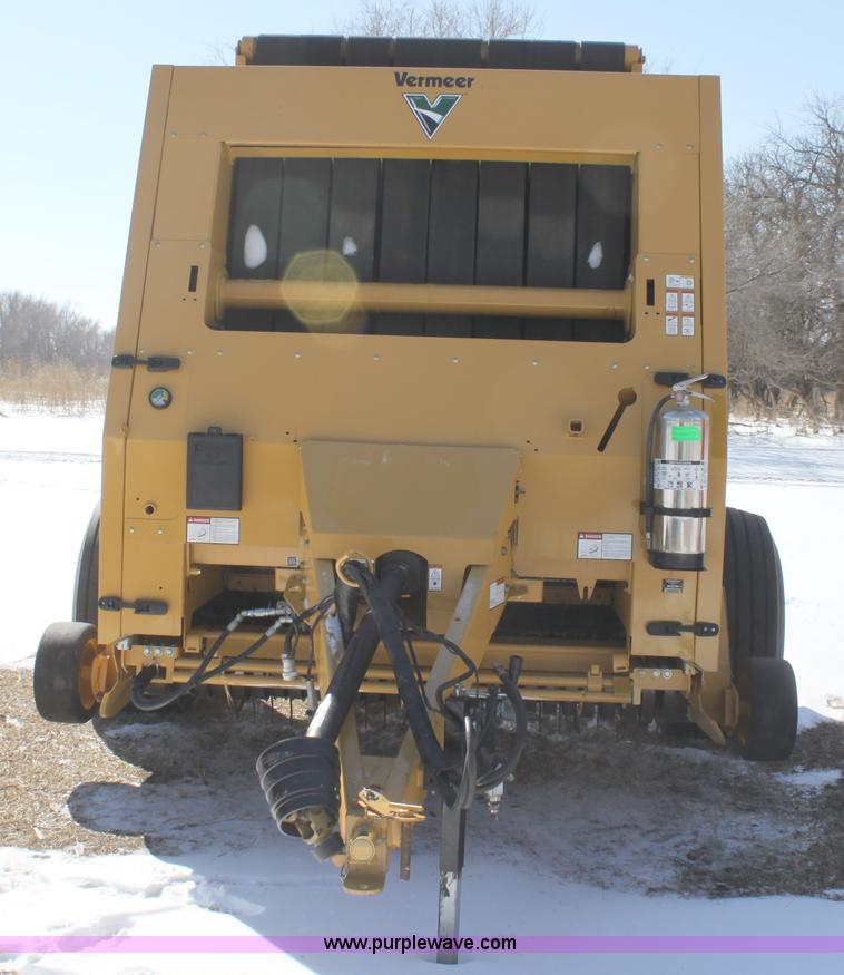 image for item I7492 2011 Vermeer 605 Super M round baler