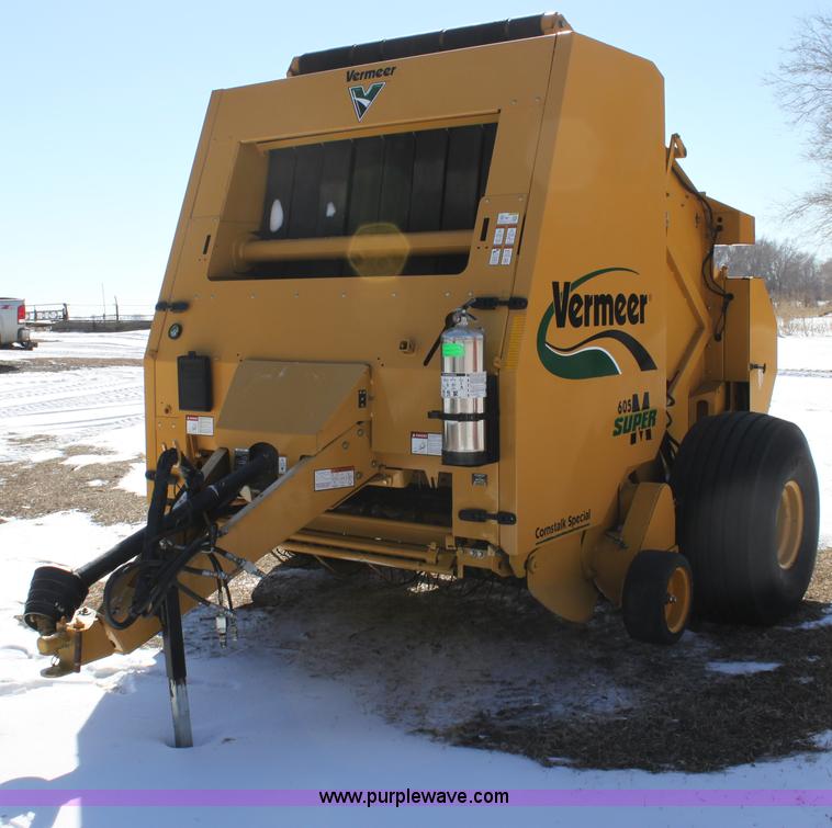 image for item I7492 2011 Vermeer 605 Super M round baler