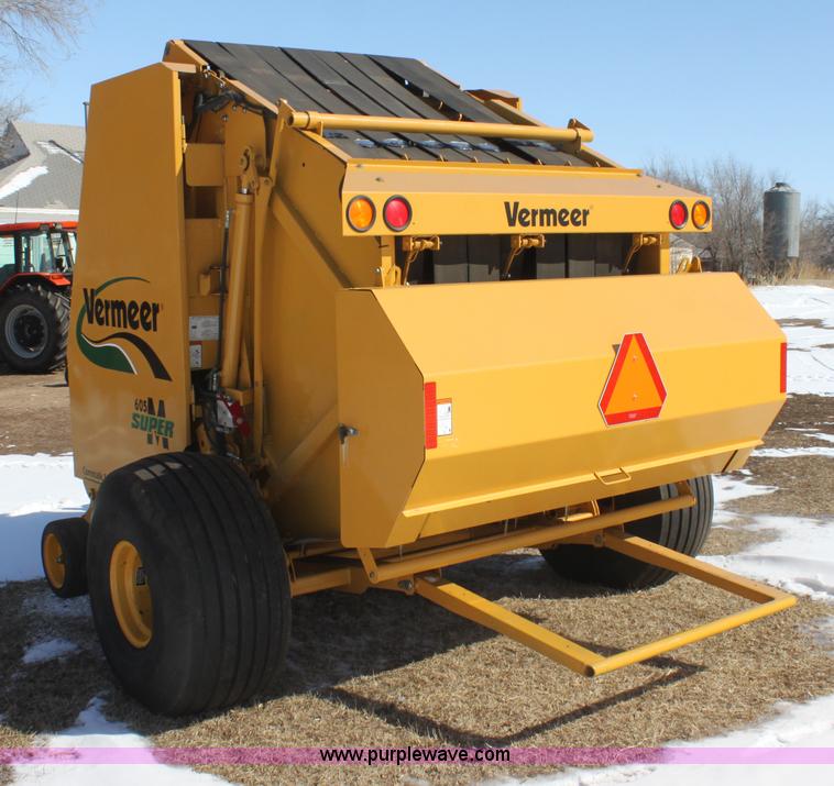 image for item I7492 2011 Vermeer 605 Super M round baler