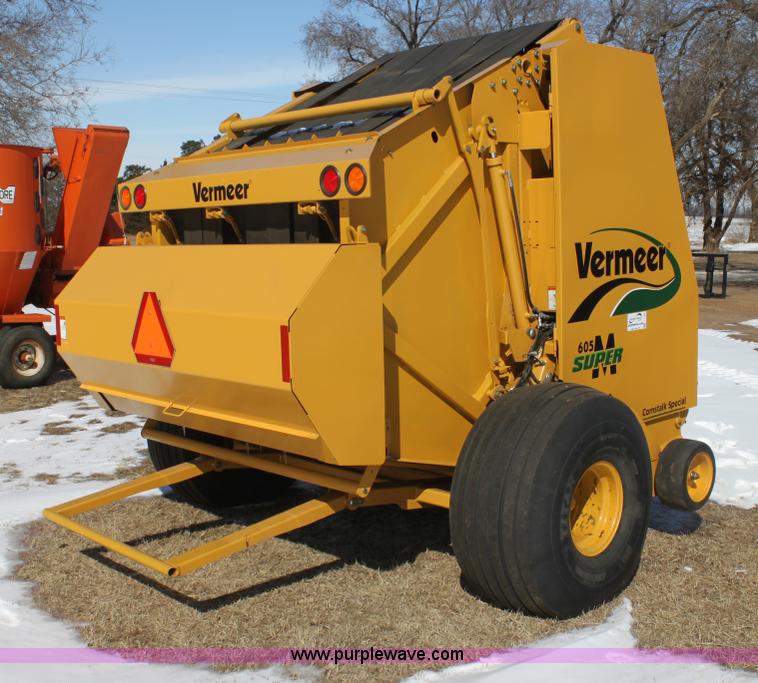 image for item I7492 2011 Vermeer 605 Super M round baler