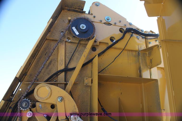 image for item I7492 2011 Vermeer 605 Super M round baler