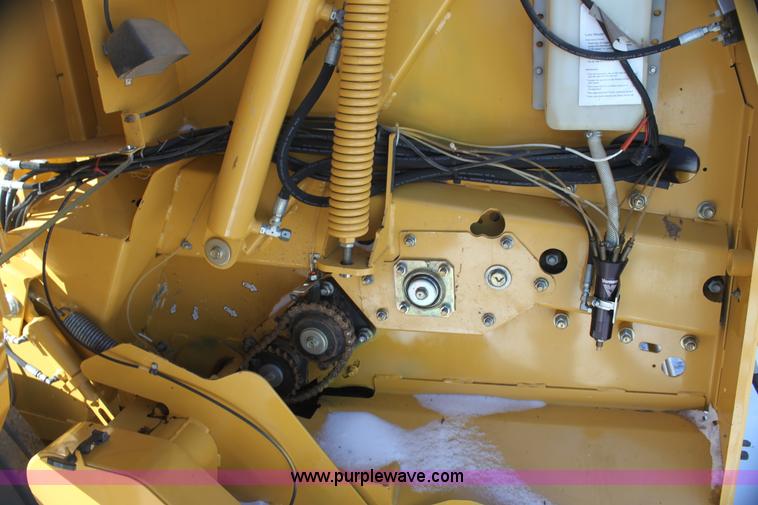 image for item I7492 2011 Vermeer 605 Super M round baler