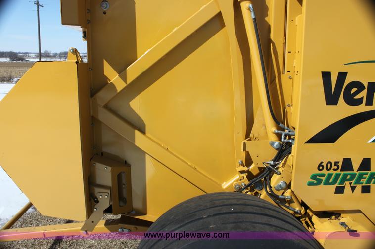 image for item I7492 2011 Vermeer 605 Super M round baler
