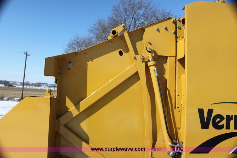 image for item I7492 2011 Vermeer 605 Super M round baler