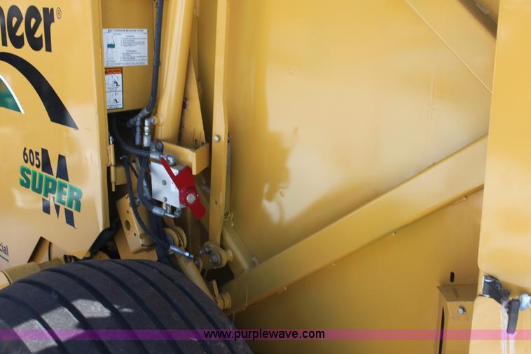 image for item I7492 2011 Vermeer 605 Super M round baler