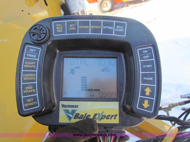 image for item I7492 2011 Vermeer 605 Super M round baler