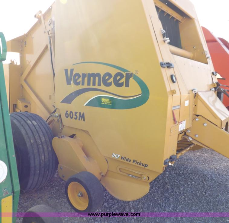 image for item I9026 Vermeer 605M round baler