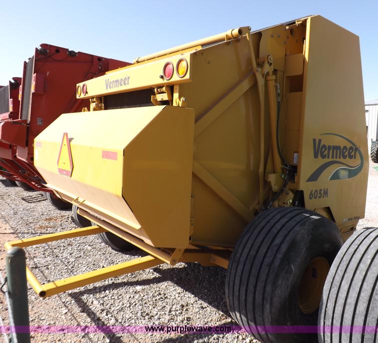 image for item I9026 Vermeer 605M round baler