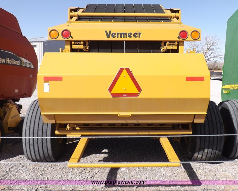 image for item I9026 Vermeer 605M round baler