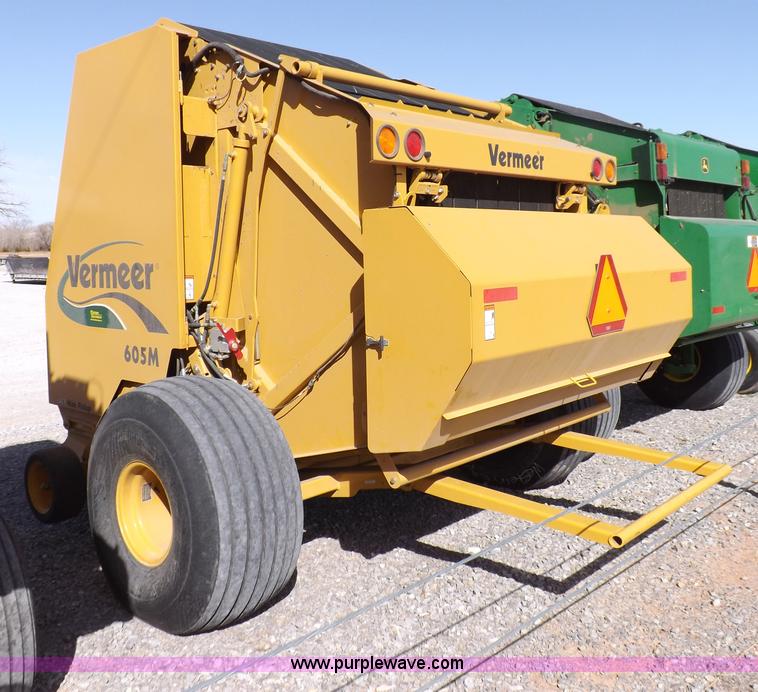 image for item I9026 Vermeer 605M round baler