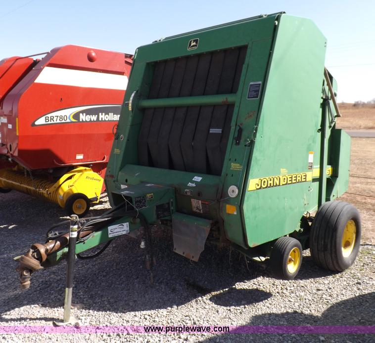image for item I9027 1998 John Deere 566 round baler