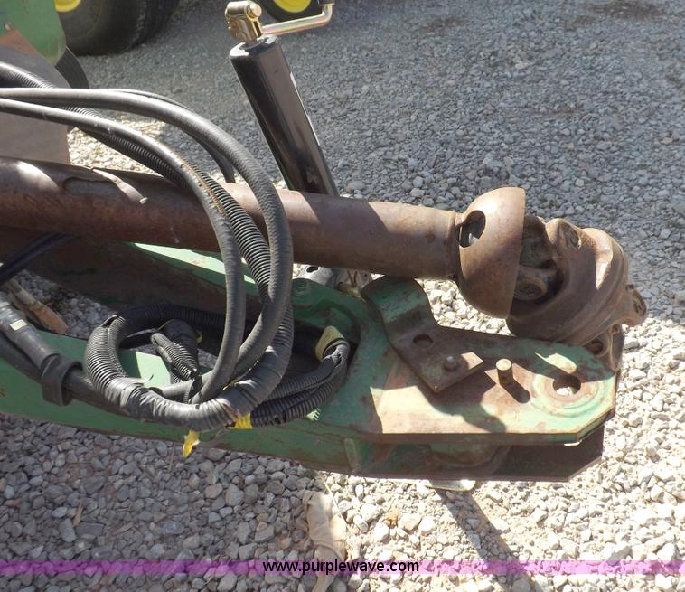 image for item I9027 1998 John Deere 566 round baler