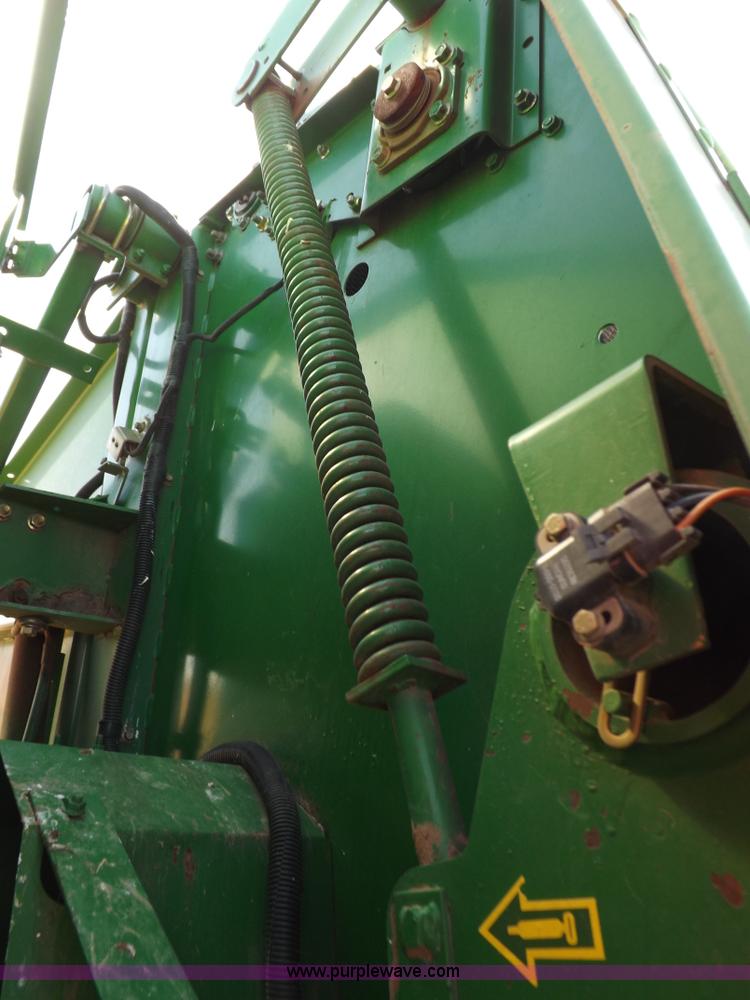 image for item I9027 1998 John Deere 566 round baler