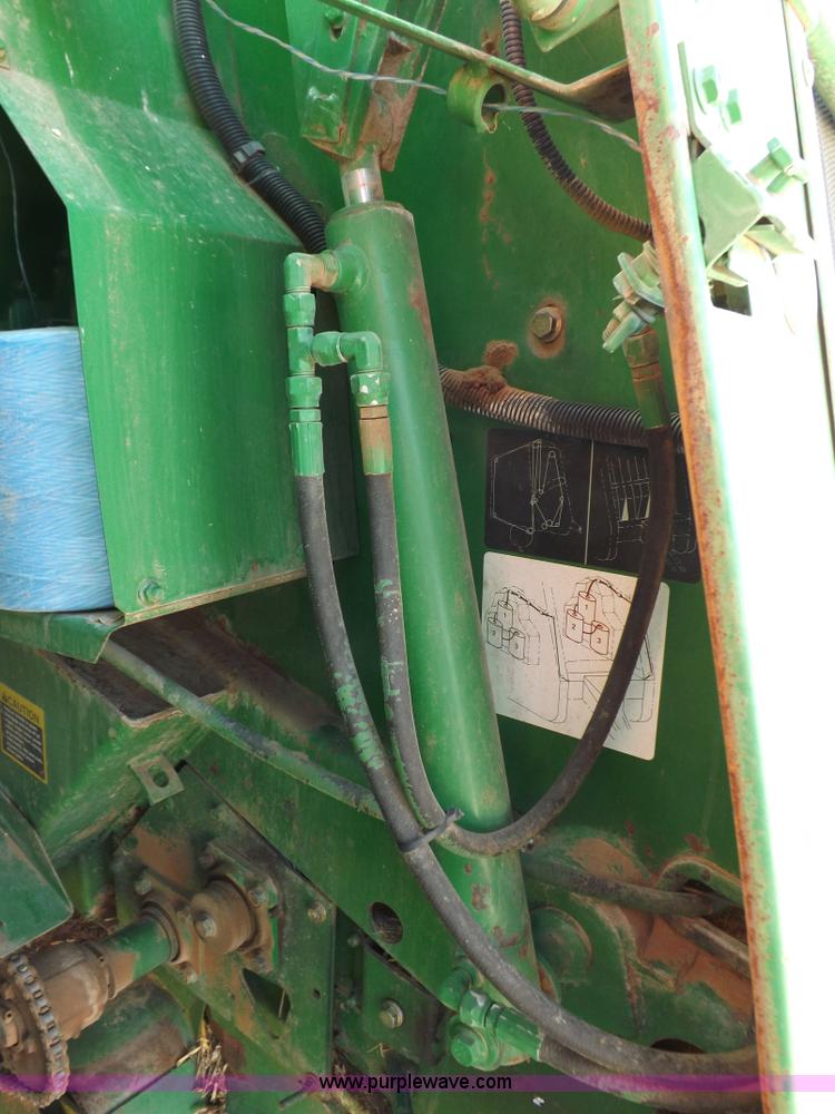 image for item I9027 1998 John Deere 566 round baler