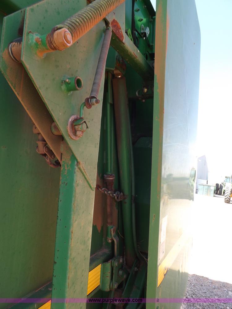 image for item I9027 1998 John Deere 566 round baler