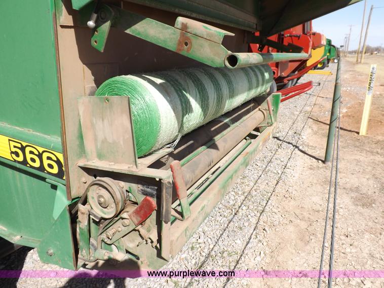 image for item I9027 1998 John Deere 566 round baler