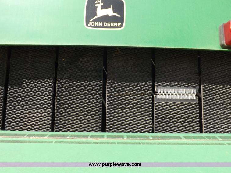 image for item I9027 1998 John Deere 566 round baler