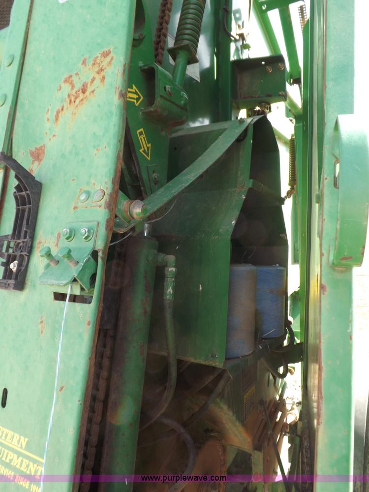 image for item I9027 1998 John Deere 566 round baler