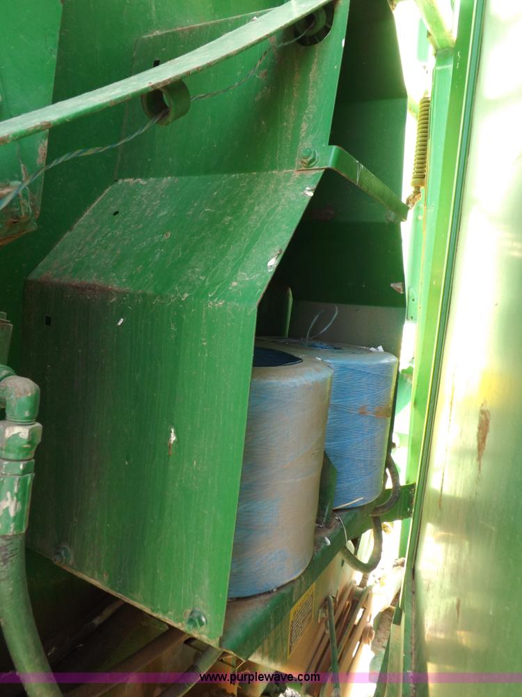 image for item I9027 1998 John Deere 566 round baler