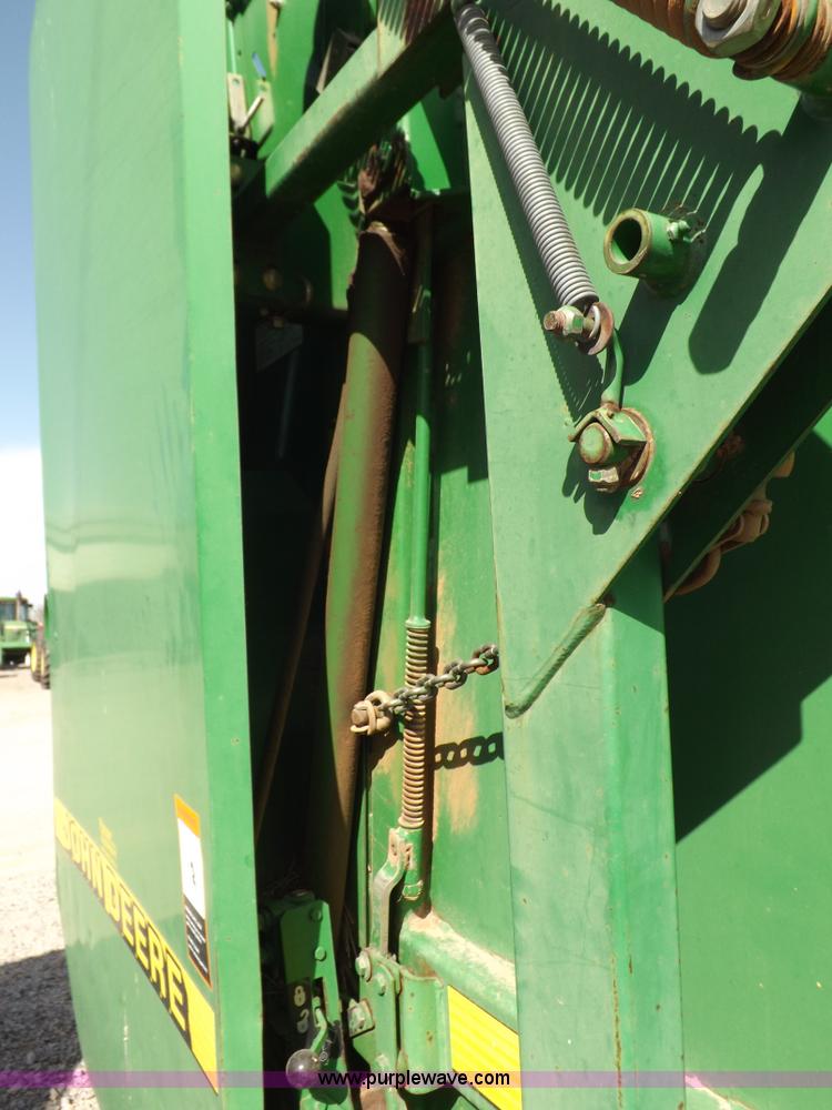 image for item I9027 1998 John Deere 566 round baler