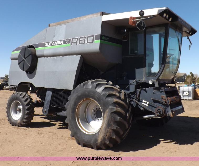 image for item I9043 1990 Gleaner R60 combine