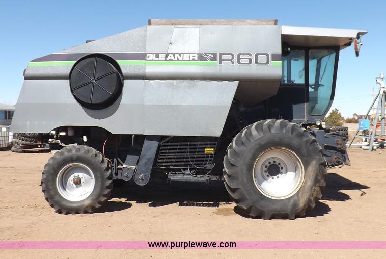 image for item I9043 1990 Gleaner R60 combine