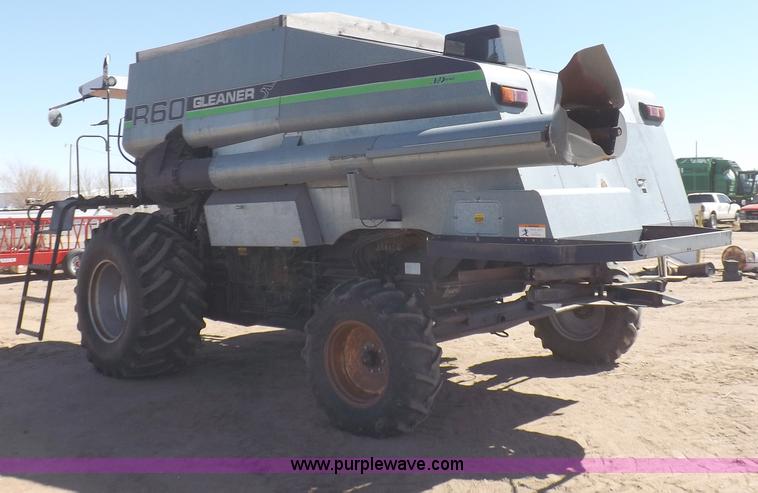 image for item I9043 1990 Gleaner R60 combine