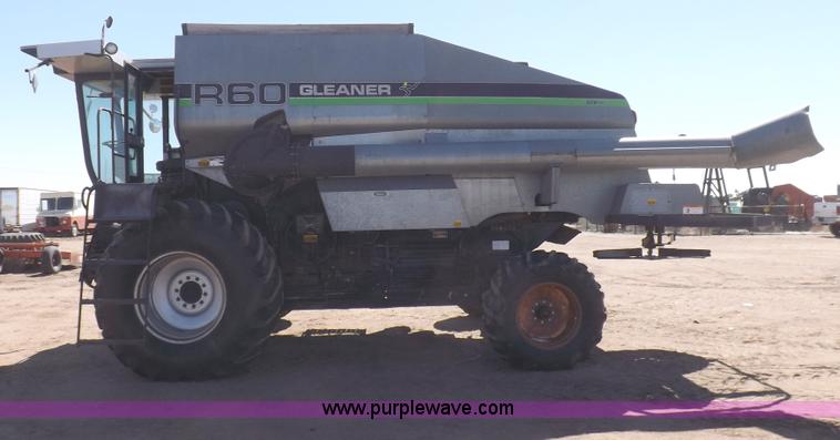 image for item I9043 1990 Gleaner R60 combine