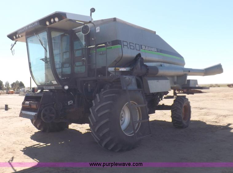 image for item I9043 1990 Gleaner R60 combine