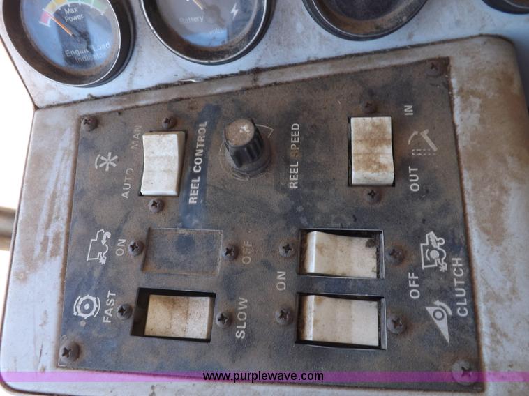 image for item I9043 1990 Gleaner R60 combine