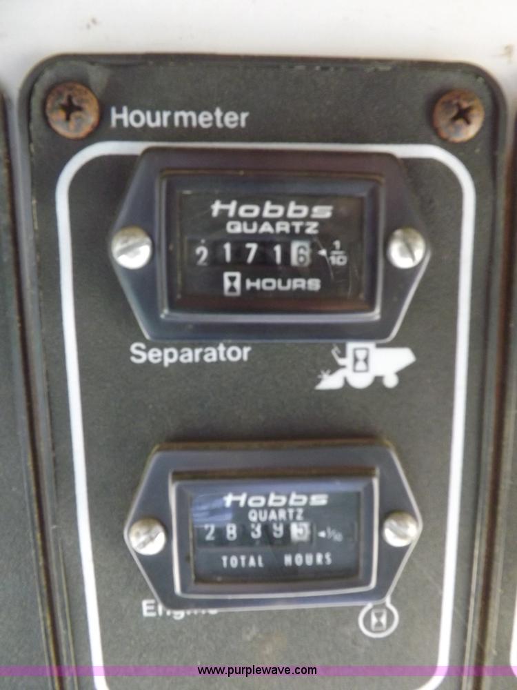 image for item I9043 1990 Gleaner R60 combine