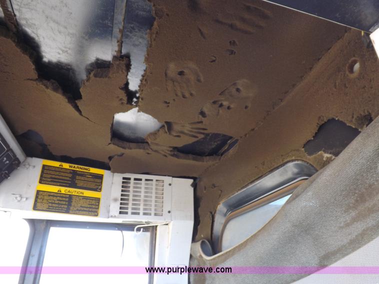 image for item I9043 1990 Gleaner R60 combine