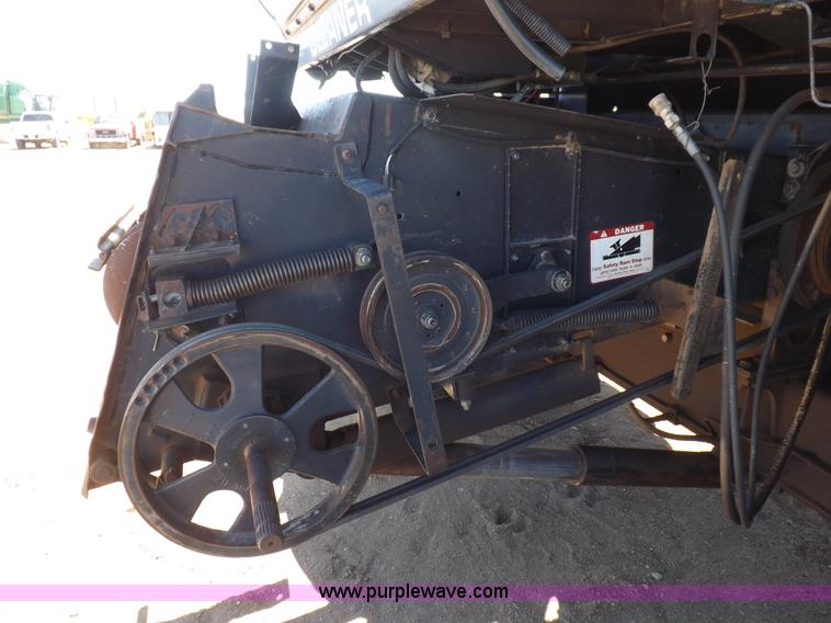 image for item I9043 1990 Gleaner R60 combine