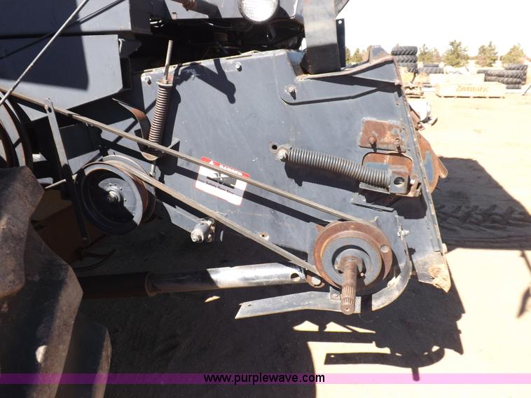 image for item I9043 1990 Gleaner R60 combine