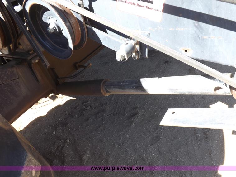 image for item I9043 1990 Gleaner R60 combine