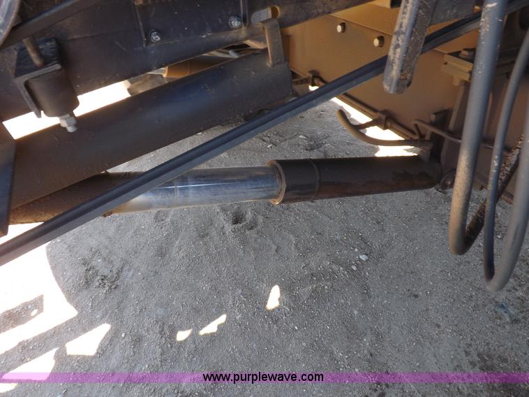 image for item I9043 1990 Gleaner R60 combine