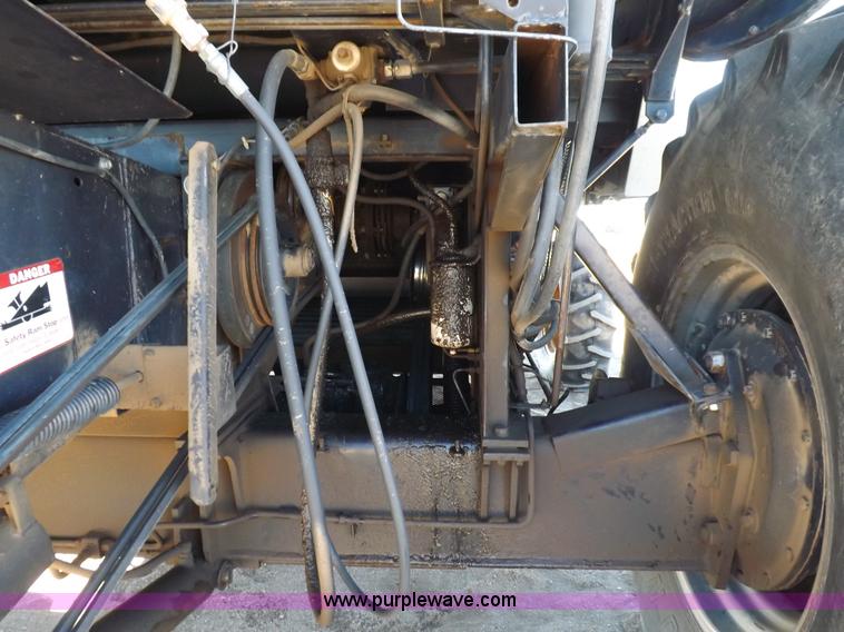 image for item I9043 1990 Gleaner R60 combine