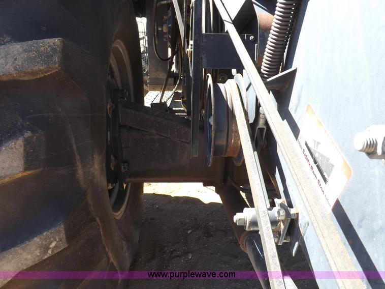 image for item I9043 1990 Gleaner R60 combine