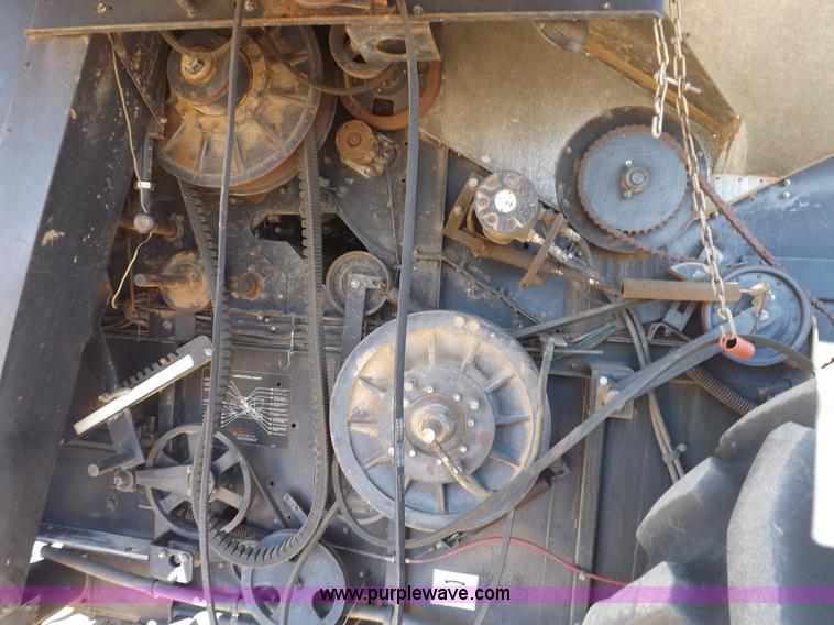 image for item I9043 1990 Gleaner R60 combine