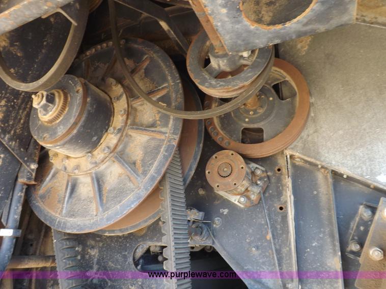 image for item I9043 1990 Gleaner R60 combine