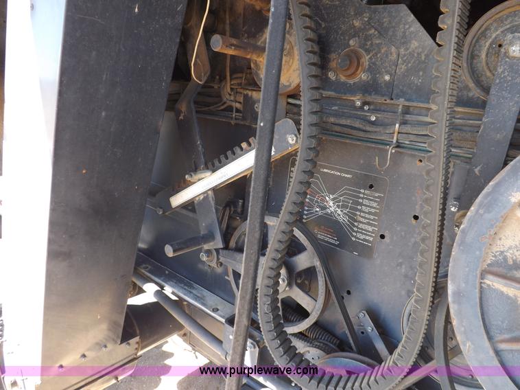 image for item I9043 1990 Gleaner R60 combine