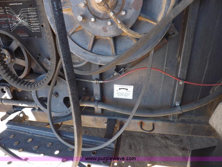 image for item I9043 1990 Gleaner R60 combine