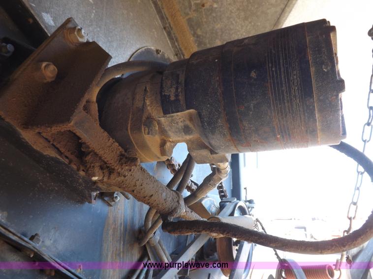 image for item I9043 1990 Gleaner R60 combine