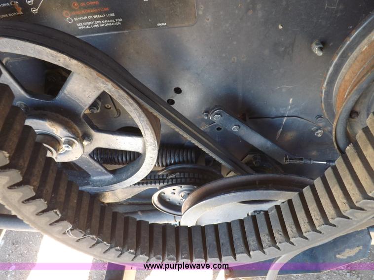 image for item I9043 1990 Gleaner R60 combine