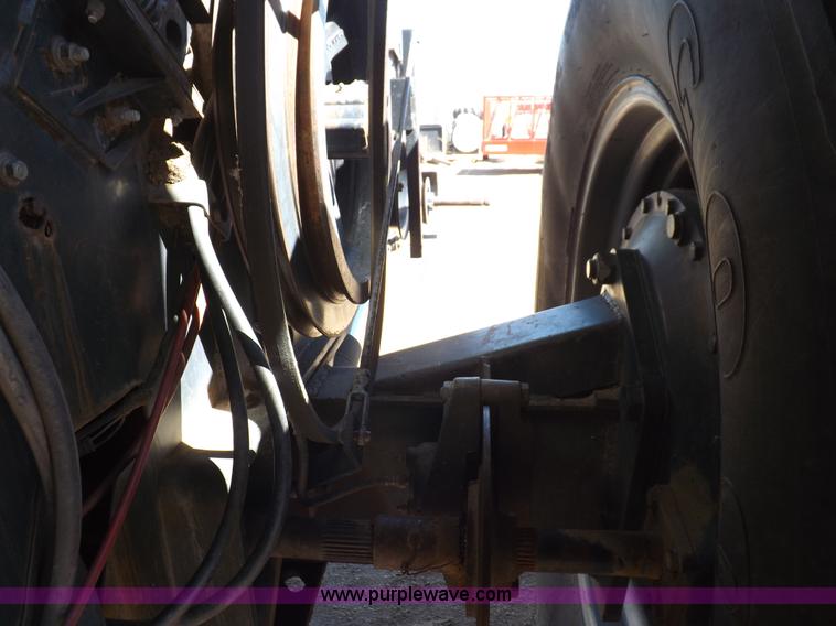 image for item I9043 1990 Gleaner R60 combine