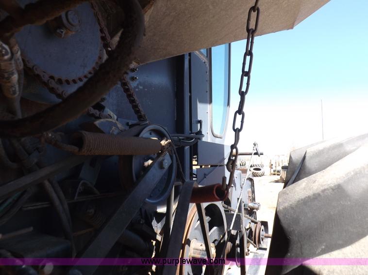 image for item I9043 1990 Gleaner R60 combine