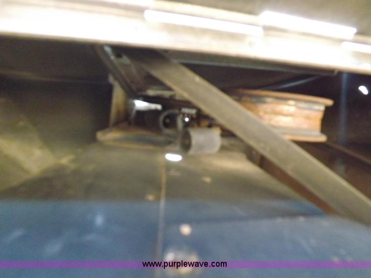 image for item I9043 1990 Gleaner R60 combine