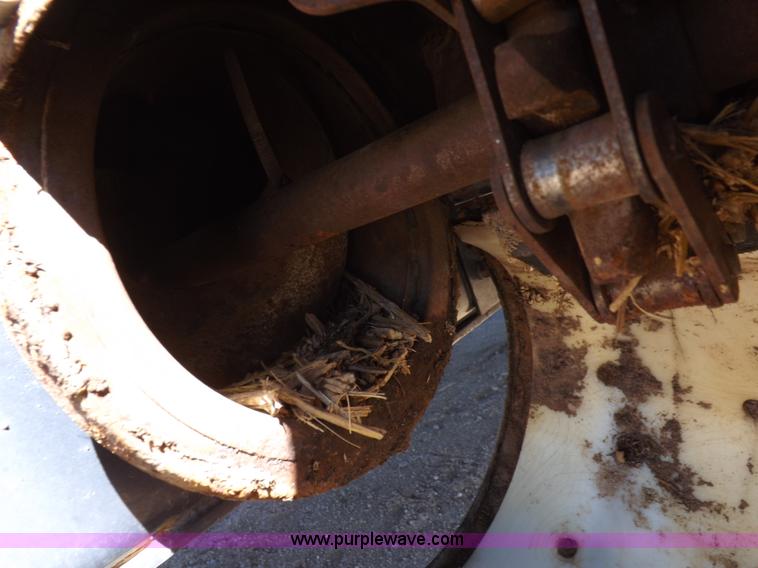 image for item I9043 1990 Gleaner R60 combine