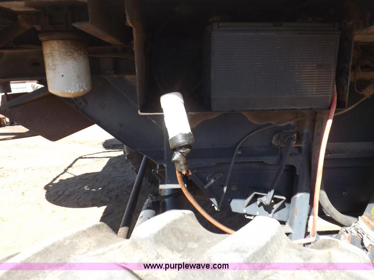 image for item I9043 1990 Gleaner R60 combine