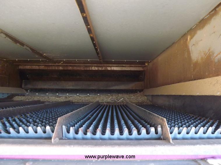 image for item I9043 1990 Gleaner R60 combine